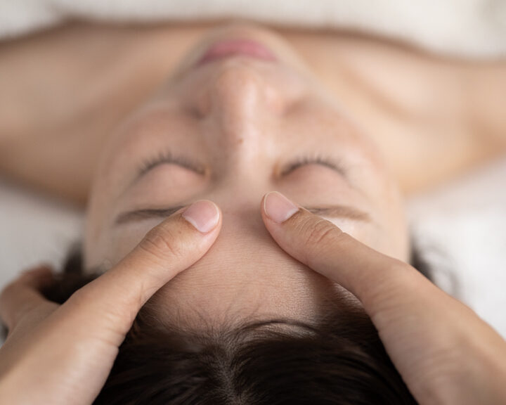 施術を受ける女性