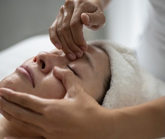 エテのたるみケア施術の様子